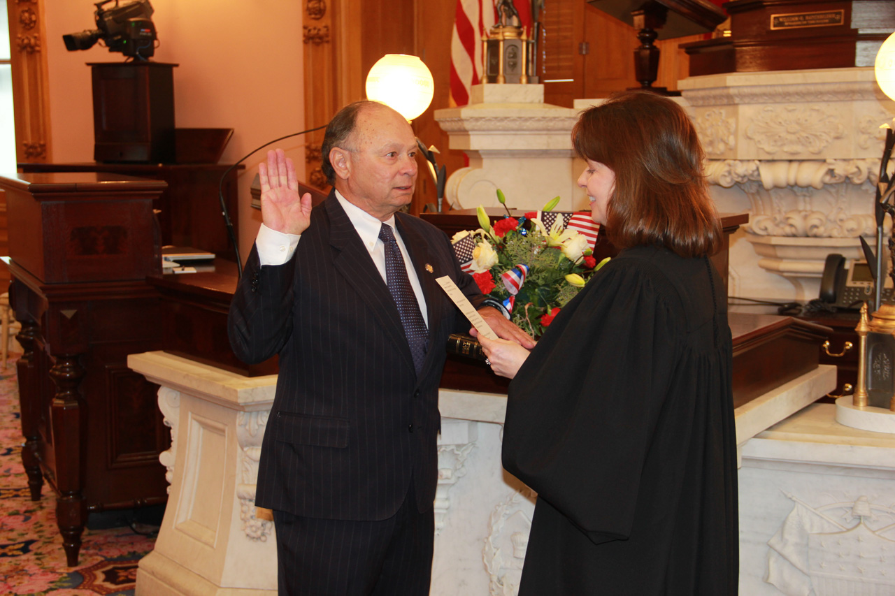 Rep. Sheehy takes the oath of office for the 131st General Assembly