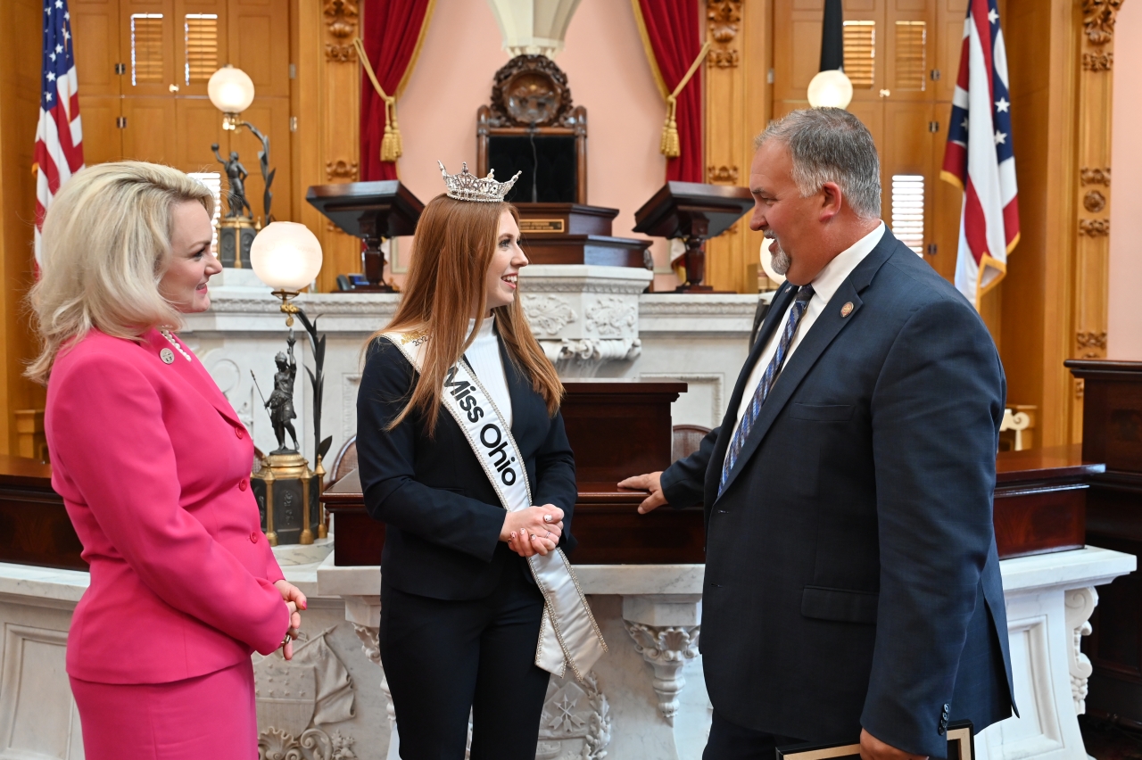 Rep. Kick welcomes Miss Ohio to the Ohio Statehouse.