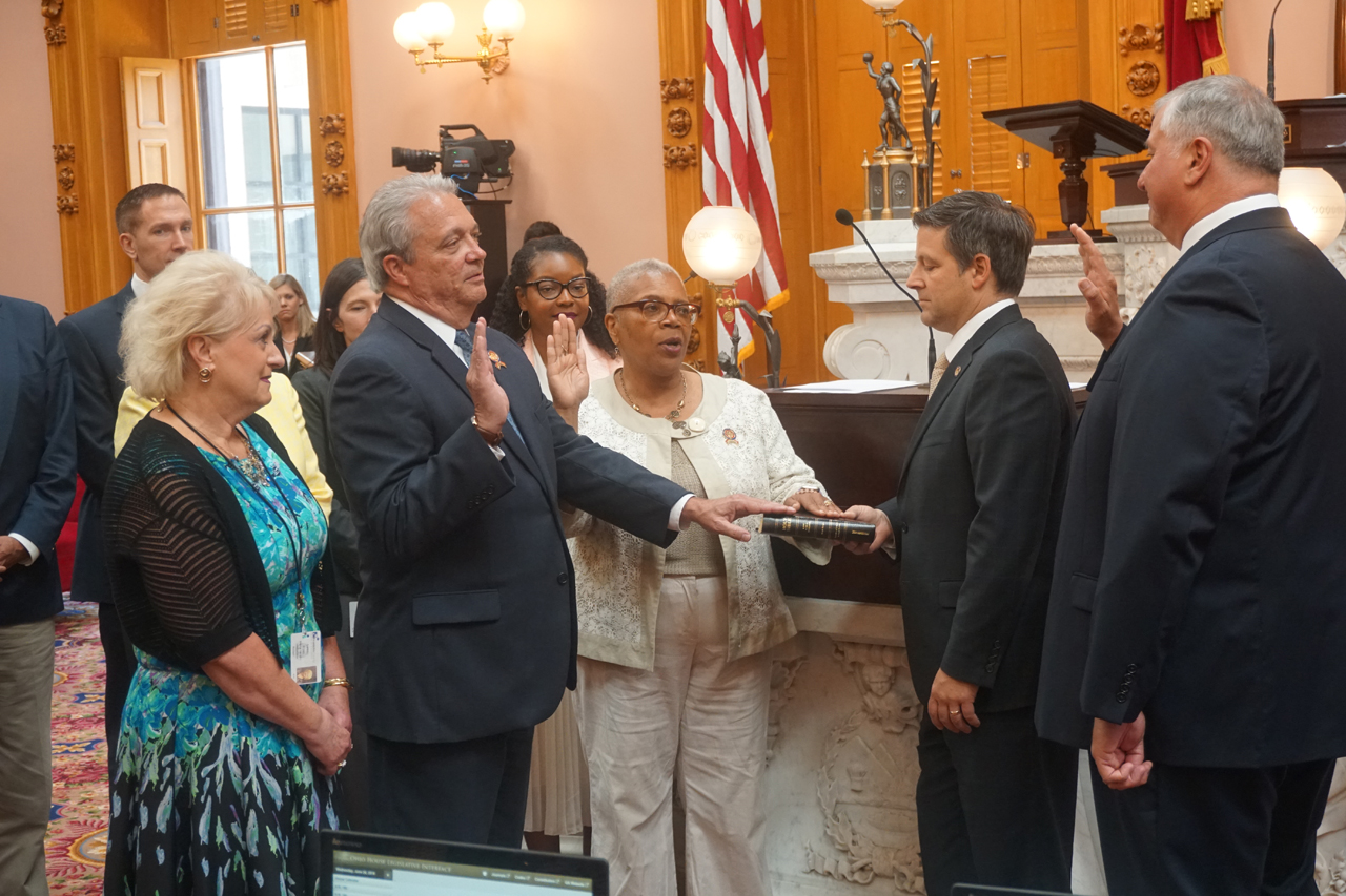 Rep. Brown is sworn in as Assistant Minority Whip alongside Minority Whip Rep. Paula Hicks-Hudson (D-Toledo)