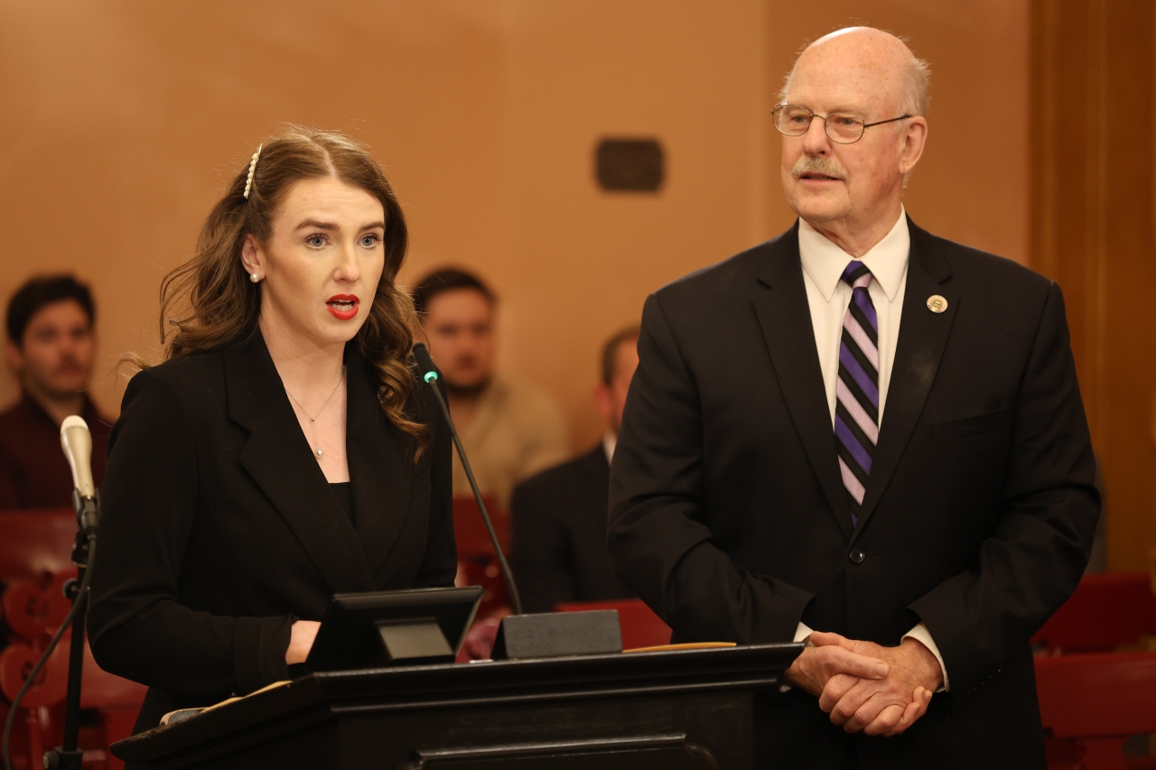 Rep. Sweeney testifies alongside Rep. Bill Roemer (R-Richfield) in support of her bipartisan legislation to ensure Ohio workers get paid on time