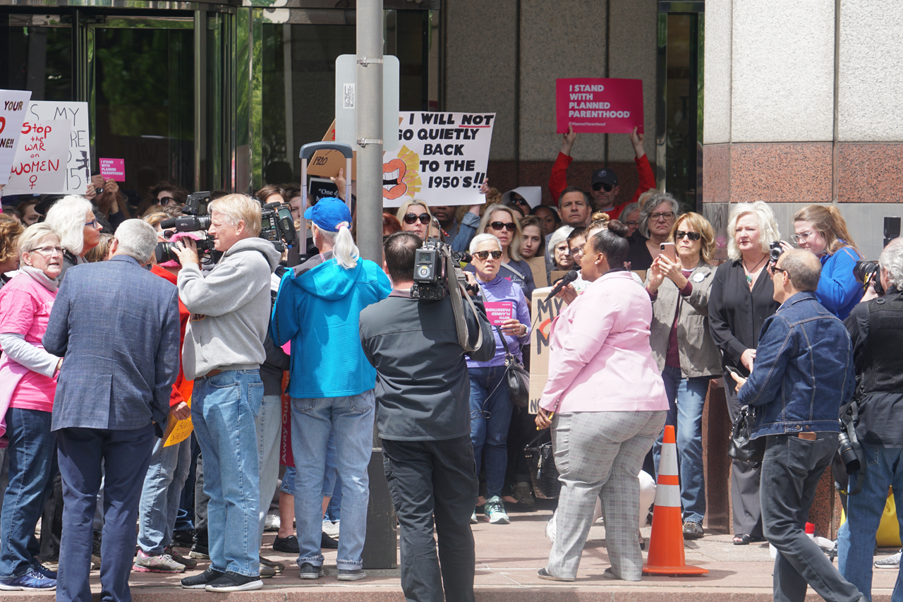 Rep. Brent speaks at Columbus' Day of Action to #StopTheBans