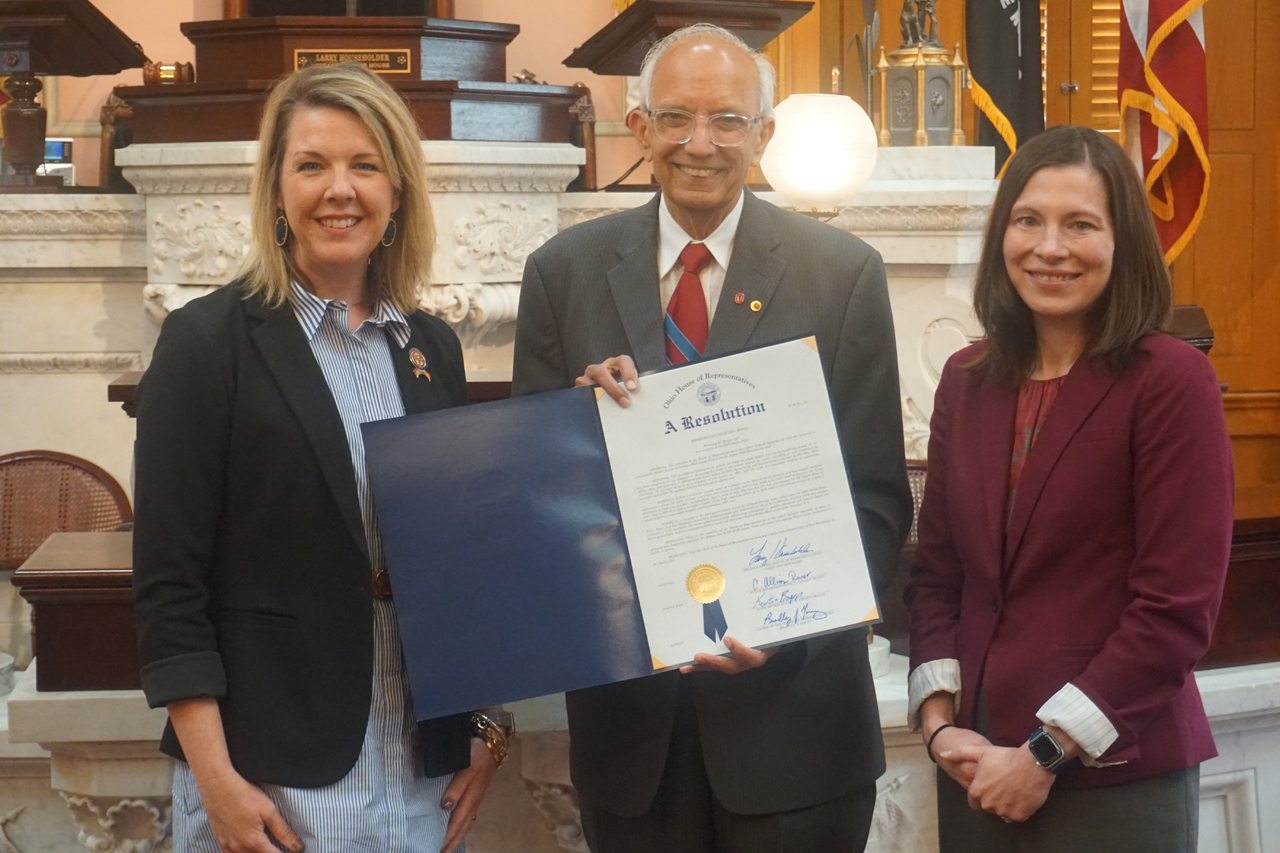 Rep. Russo presents a commendation on the House floor alongside Rep. Kristin Boggs (D-Columbus)