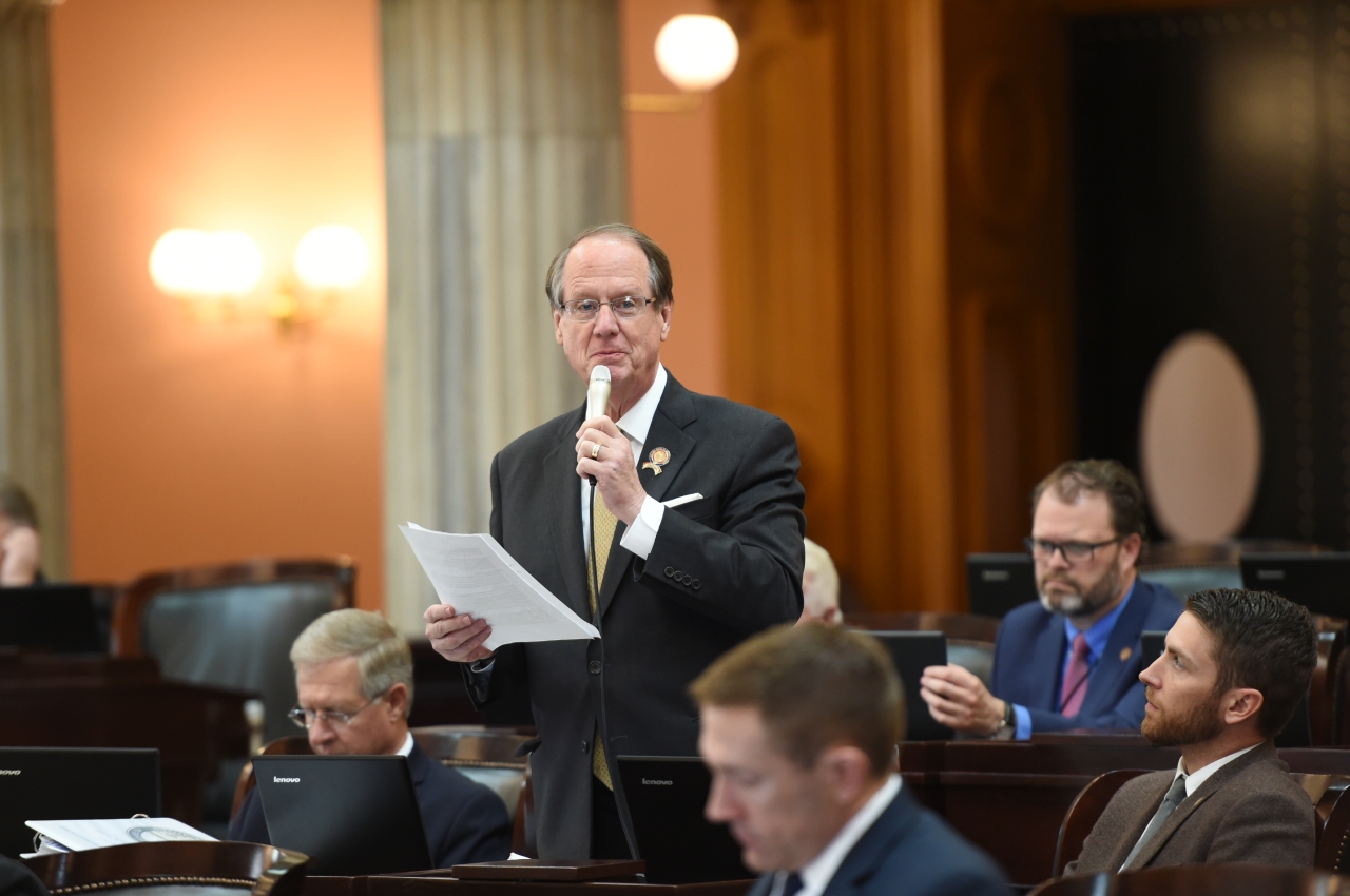 Rep. Oelslager advocates for legislation on the House floor.
