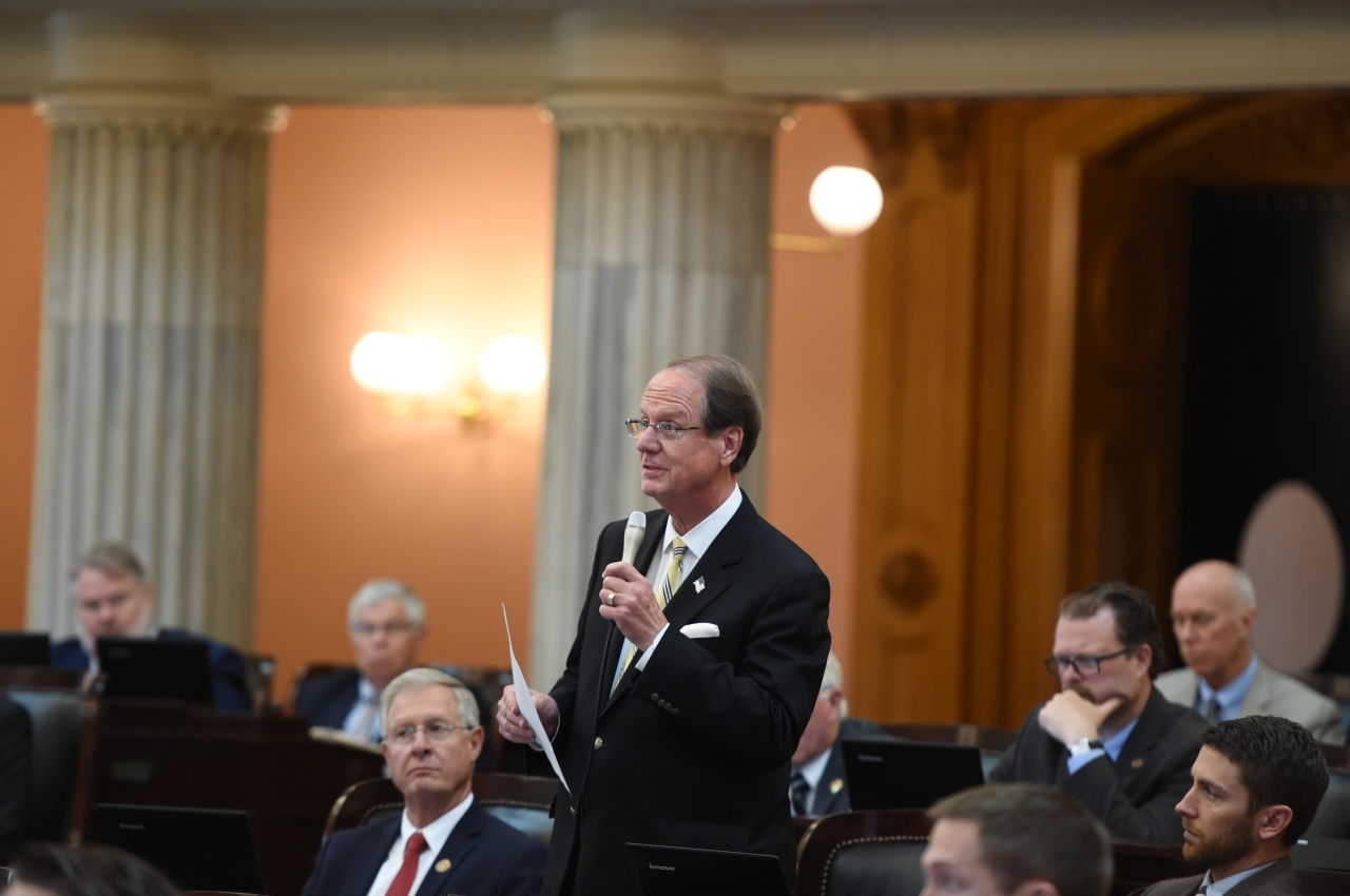 Rep. Oelslager provides a floor speech during House session.