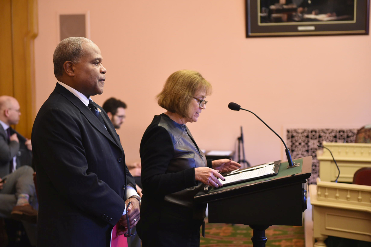 Rep. Manning and Rep. Holmes provide sponsor testimony in committee on HB 123 of the 133rd General Assembly.