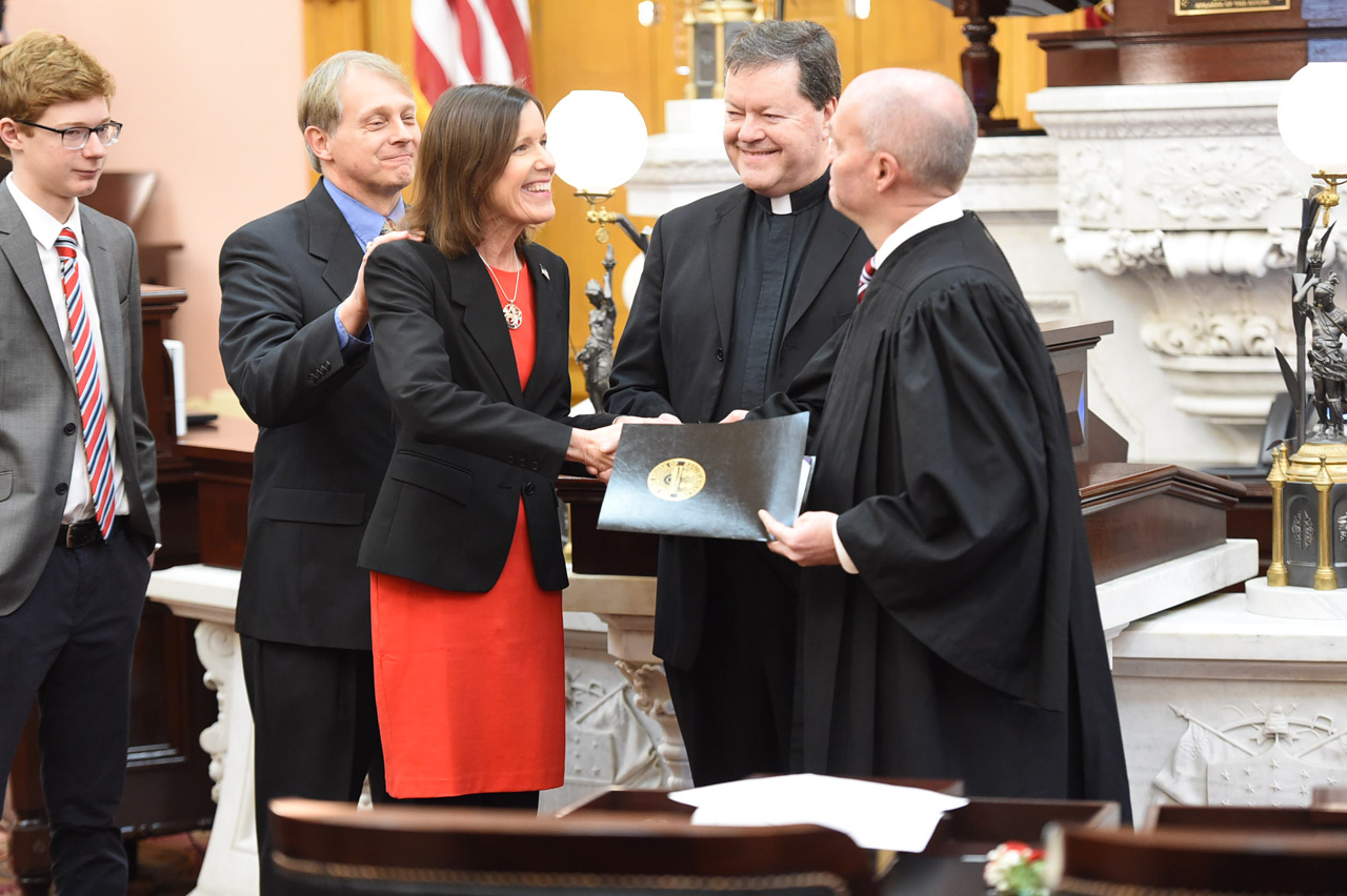 Representative Richardson is sworn into the Ohio House of Representatives