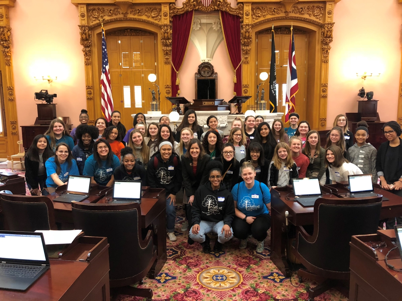 Rep. Richardson welcomes students to the House Chamber