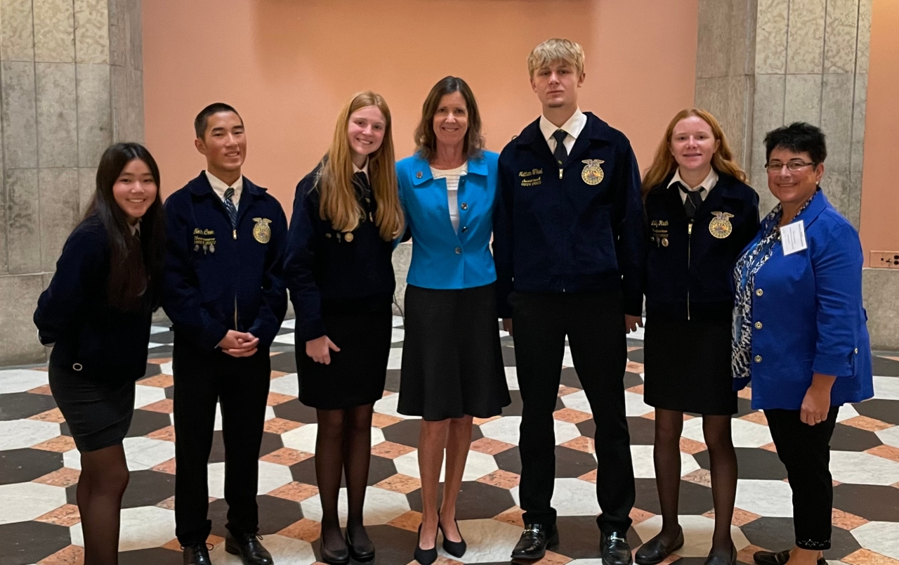 Representative Richardson meets with FFA students from River Valley School District.