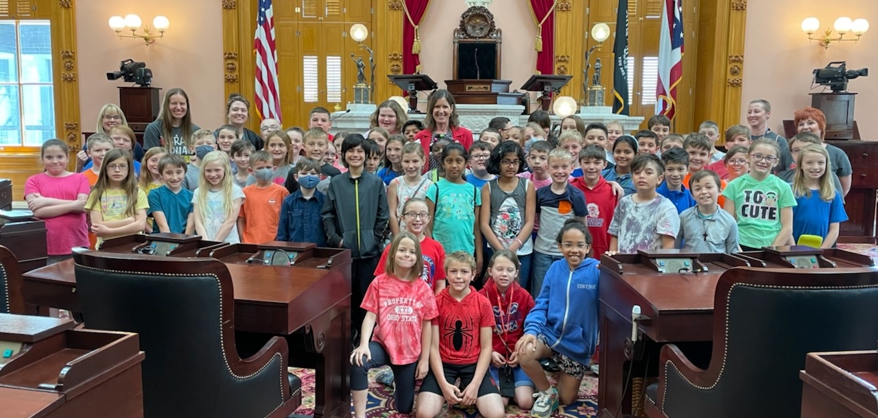 Representative Richardson welcomes Navin Elementary to the House floor