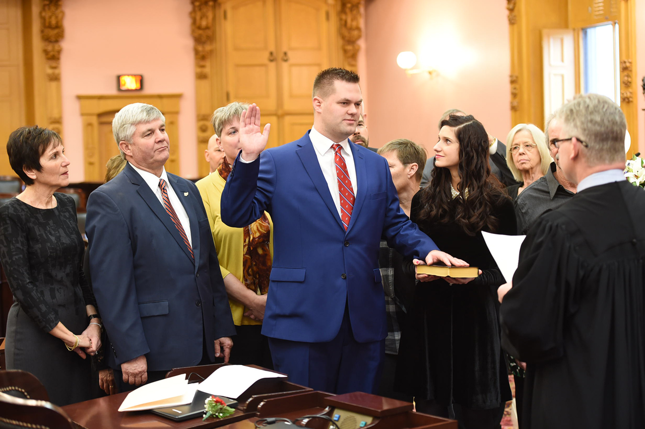 Rep. Hillyer takes the oath of office to become a State Representative.