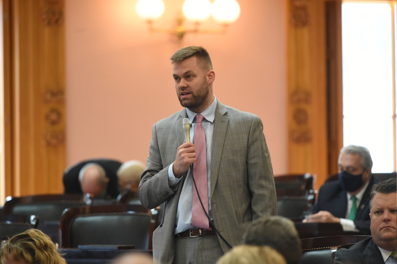 Rep. Hillyer speaks on the House floor about House Bill 133.