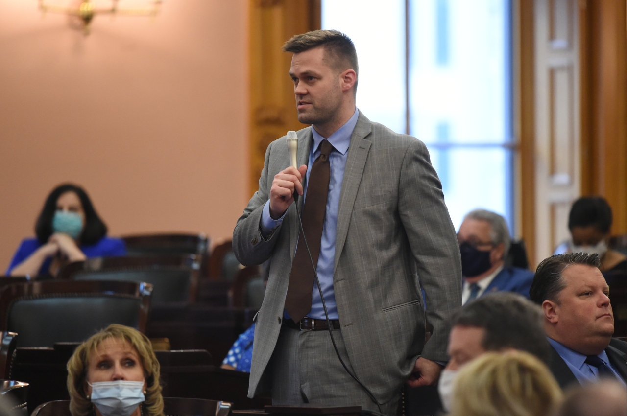 Rep. Hillyer speaks on the House floor about House Bill 132.