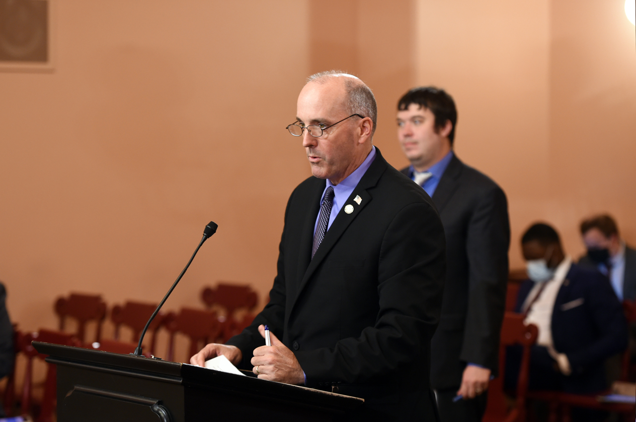 Rep. Holmes provides sponsor testimony in the House Insurance Committee on the Telemedicine Expansion Act.