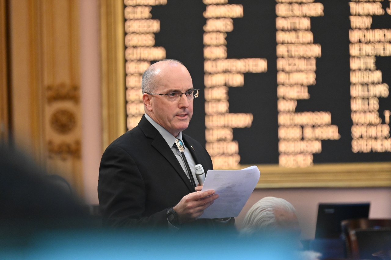 Rep. Holmes speaks in support of his bill to protect free speech in Ohio classrooms during House session.