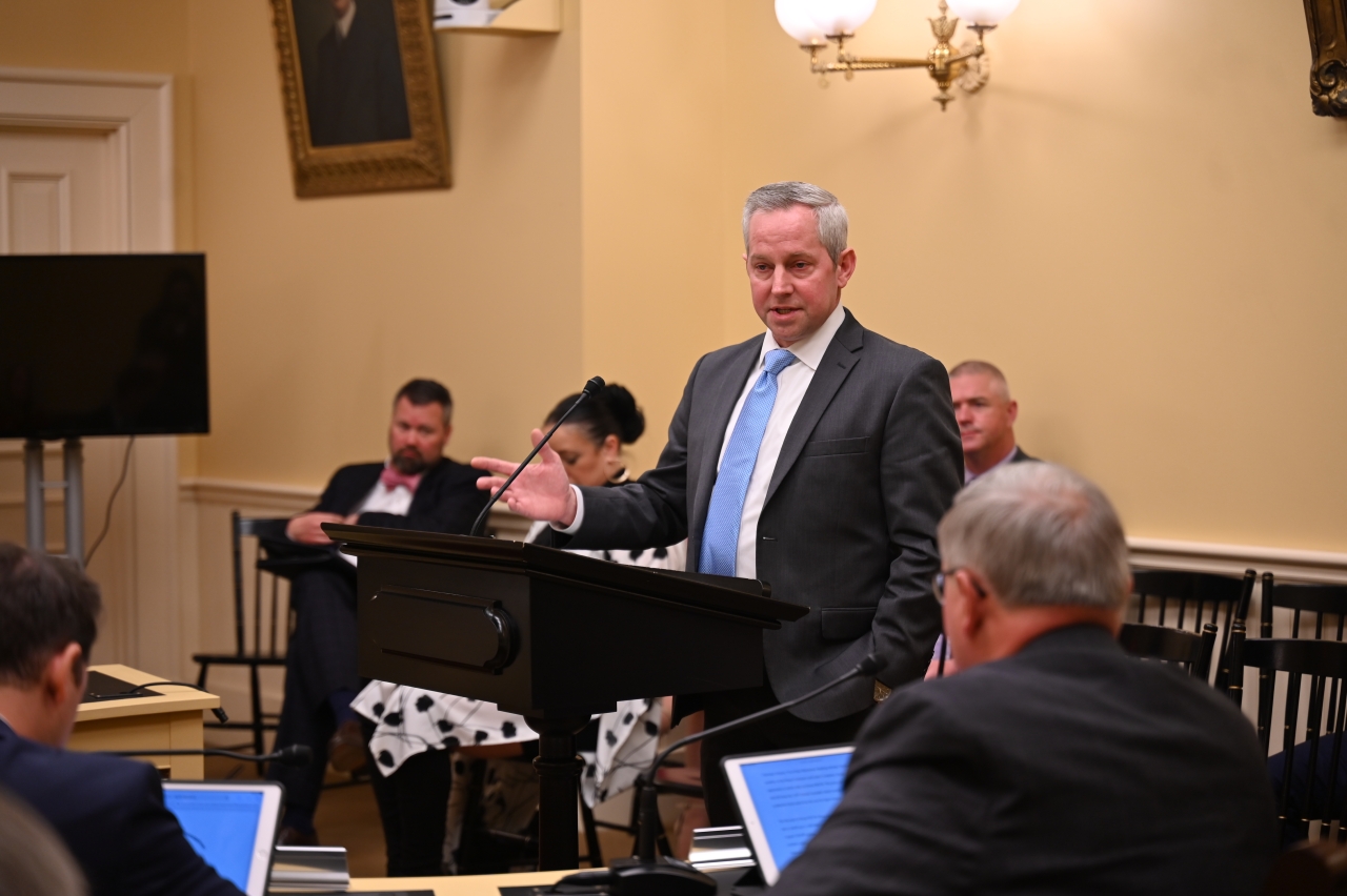 Rep. LaRe provides sponsor testimony on his bill to revise liquor control laws during House Commerce and Labor Committee.