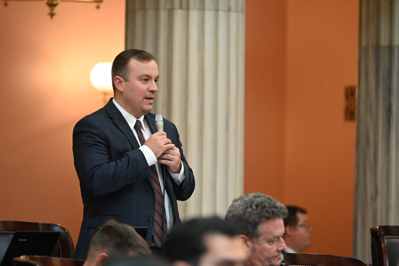 Rep. Swearingen advocates for the Parents' Bill of Rights and Protect Ohio Workers Act during House session.