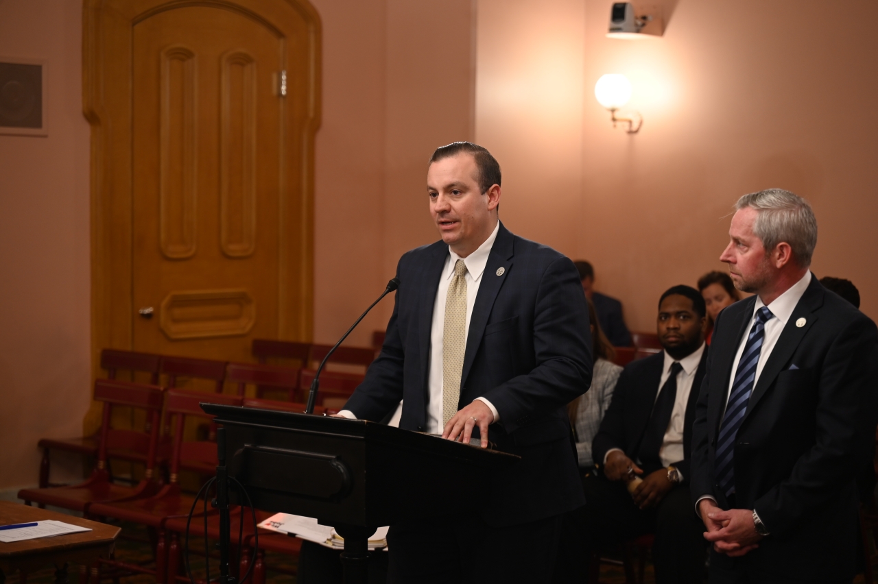 Rep. Swearingen provides sponsor testimony on legislation to prohibiting curfews imposed by municipalities.