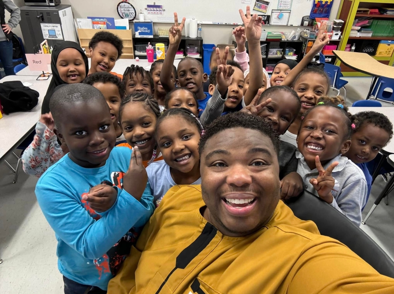 Rep. Jarrells visits with students at an elementary school in Columbus.