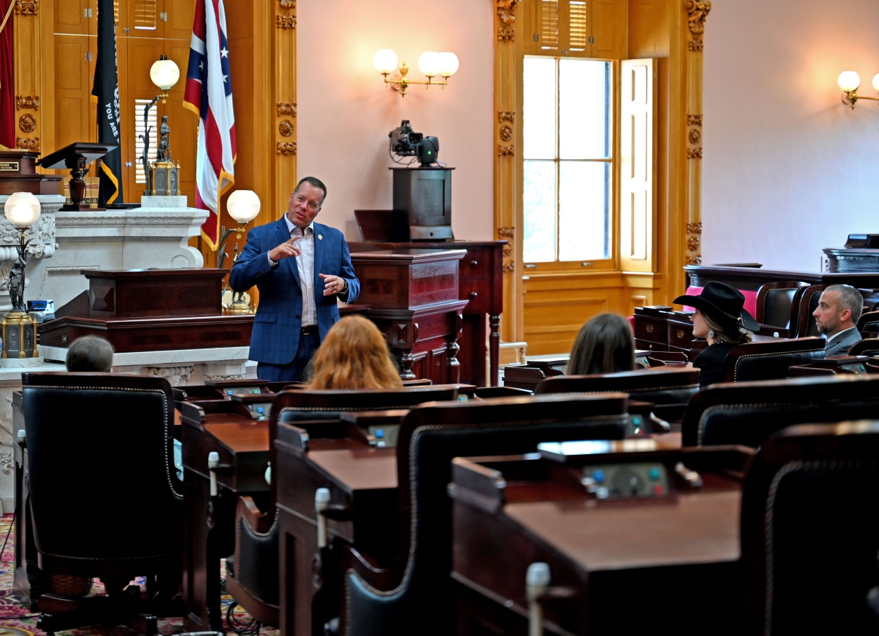 Rep. Creech speaks to a group visiting the Ohio Statehouse.
