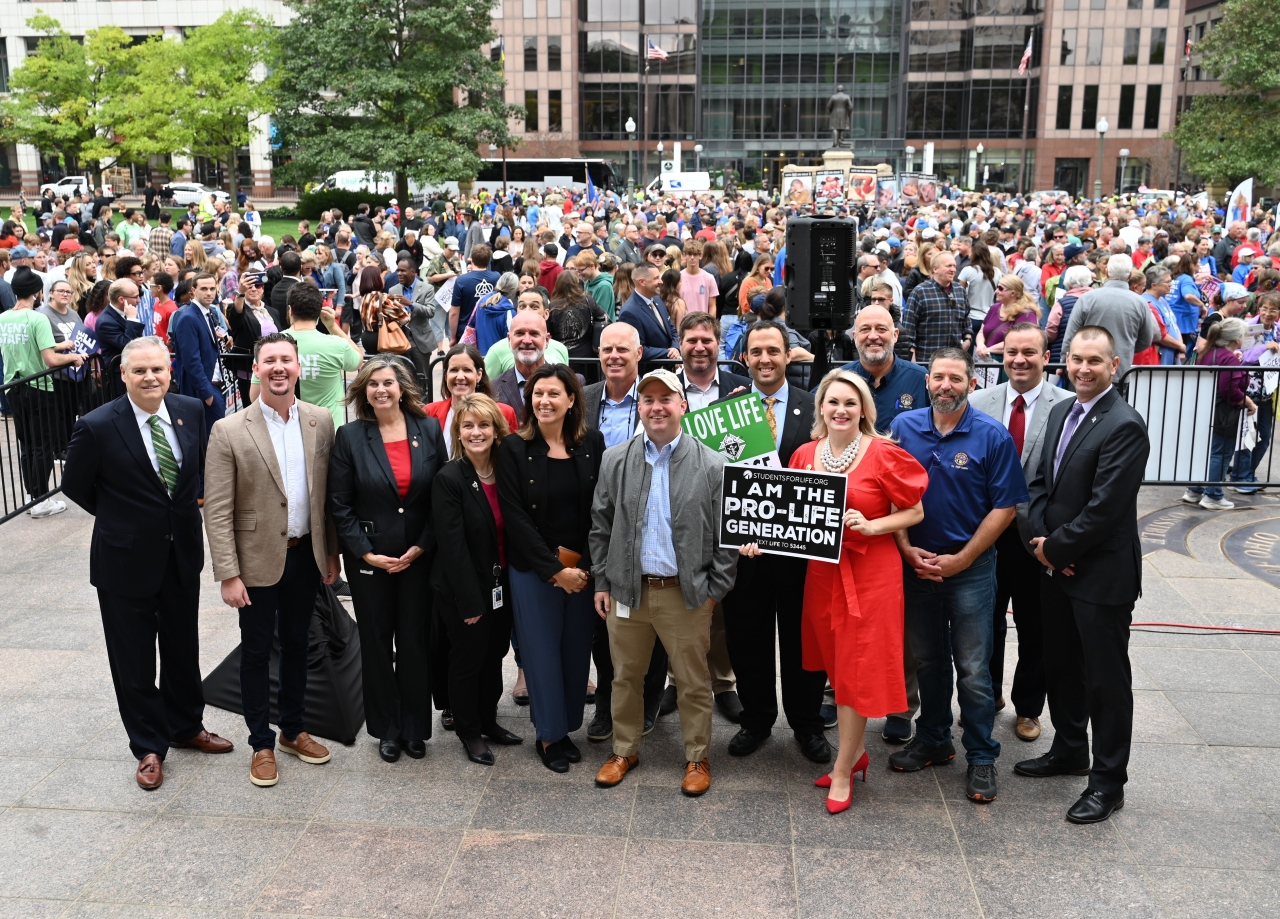 Rep. Bird attends an event to support pro-life.