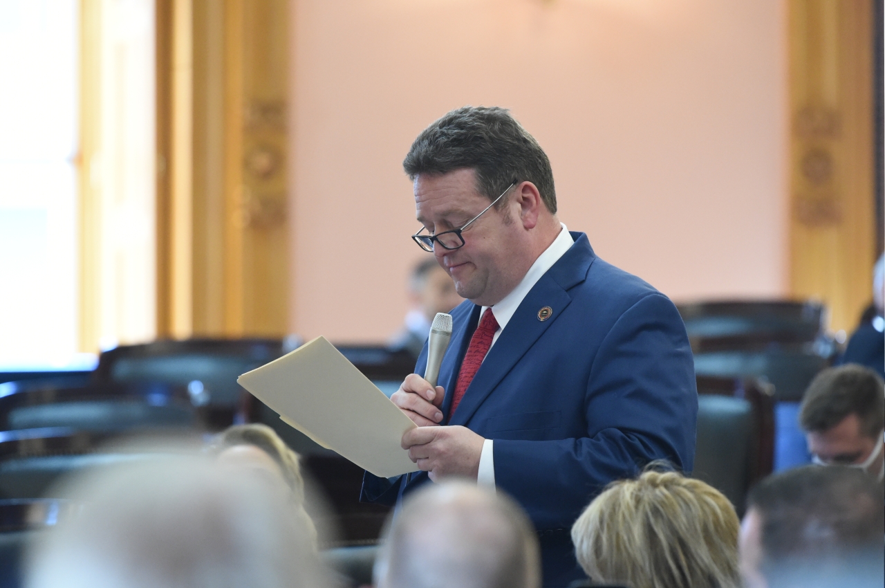 Rep. Lampton speaks on the House Floor during session.