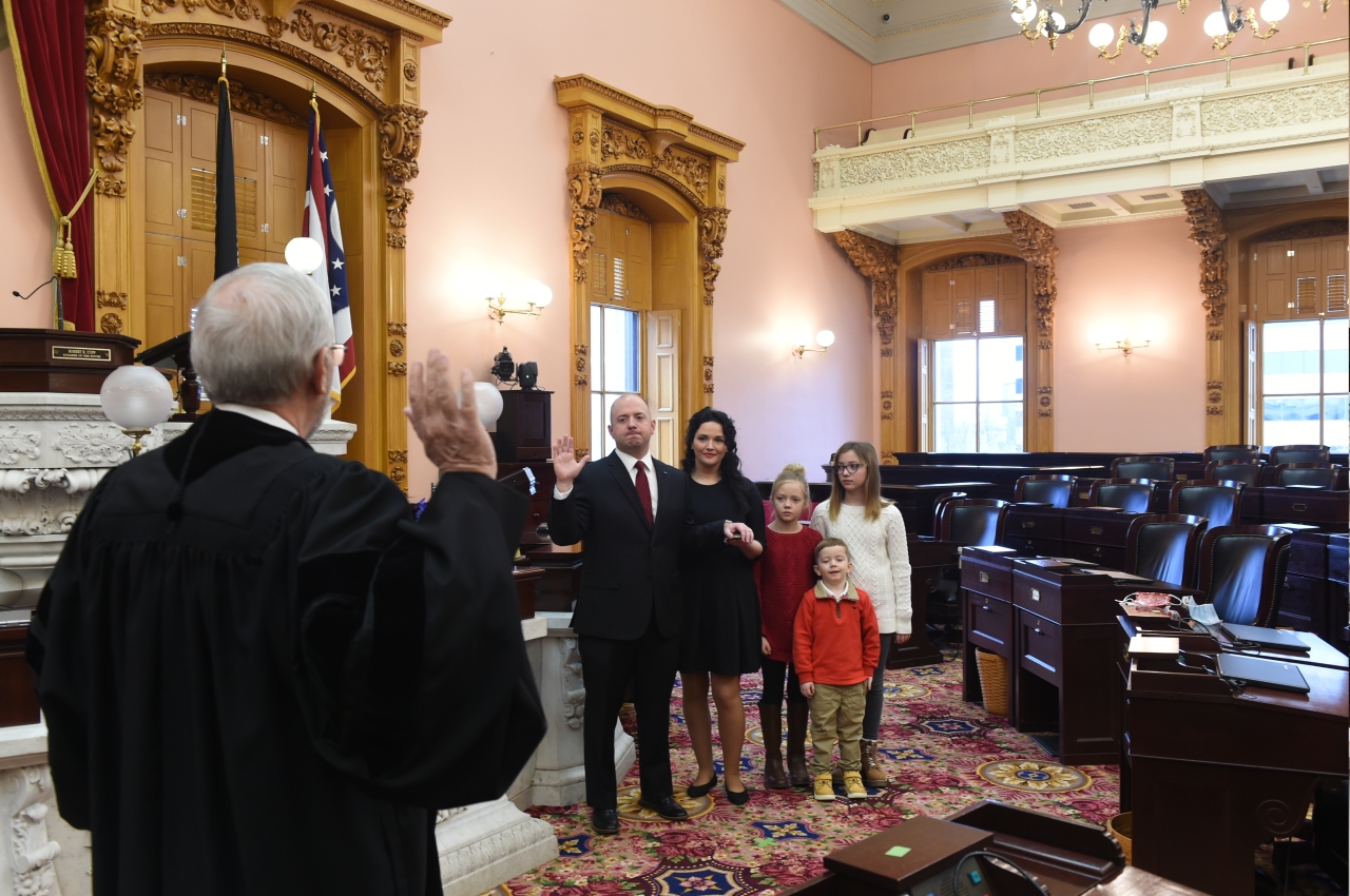 Rep. Stewart gets sworn into the 134th General Assembly.