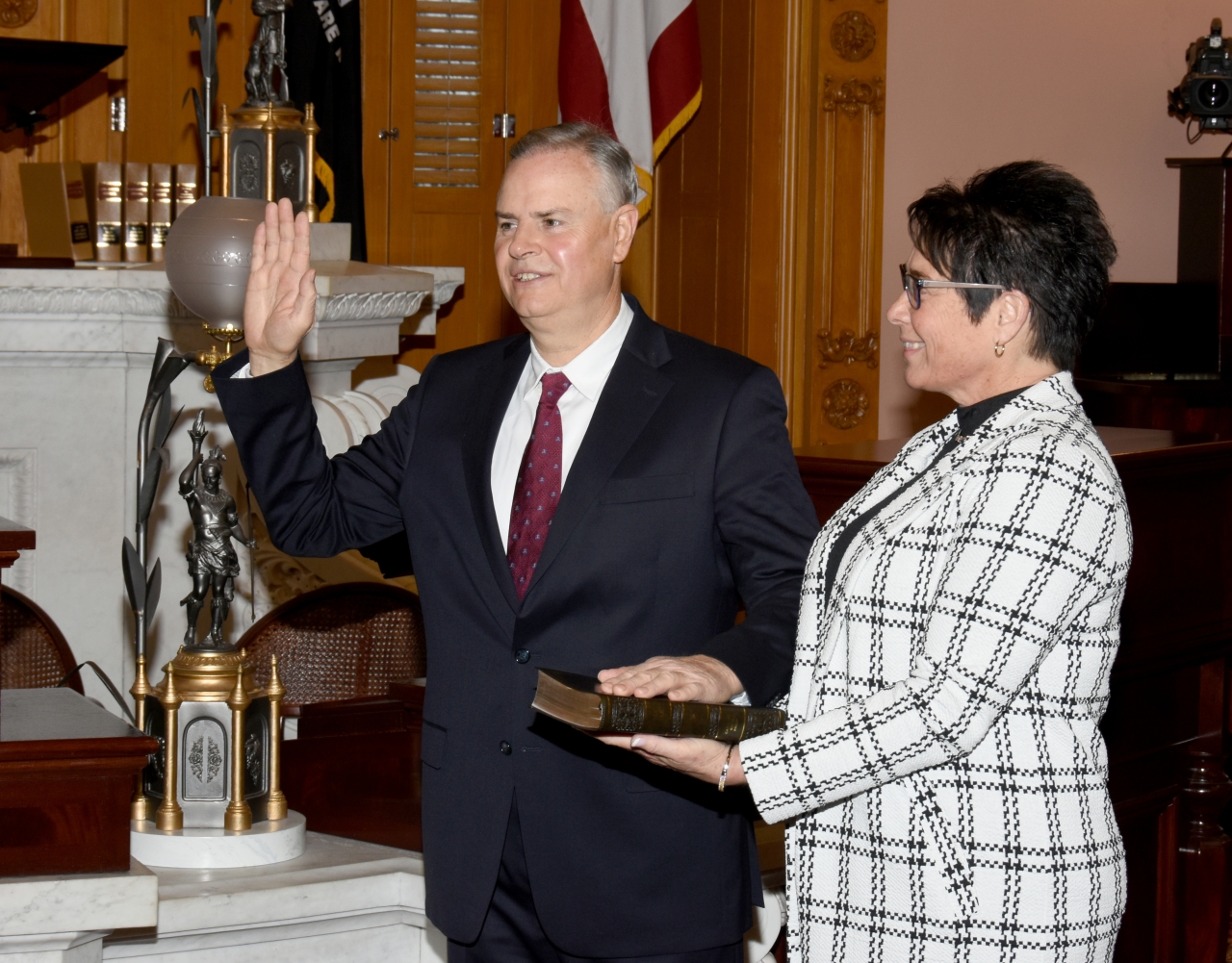 Rep. Johnson gets sworn into the 134th General Assembly.