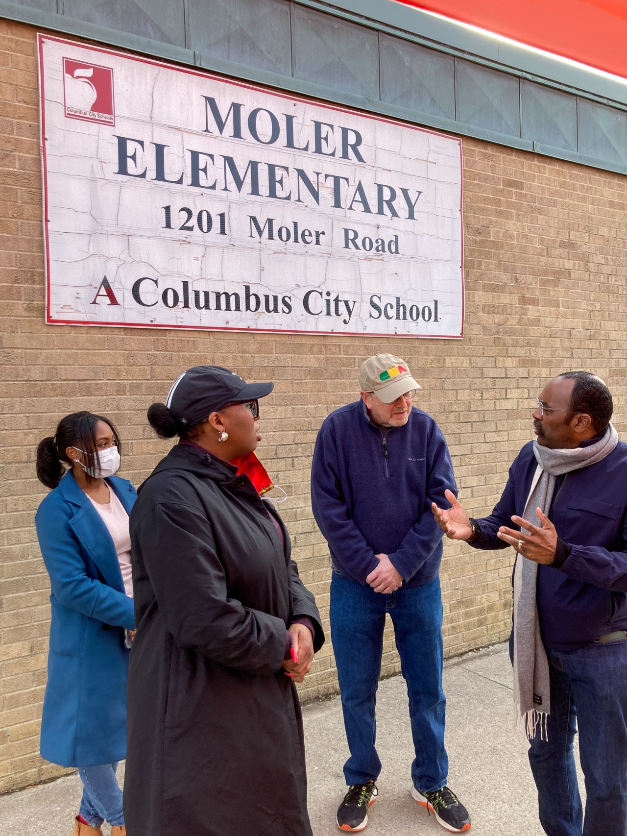 Representative Humphrey collaborates with Child Hunger Alliance to pass out weekend meal kits to children at Moler Elementary