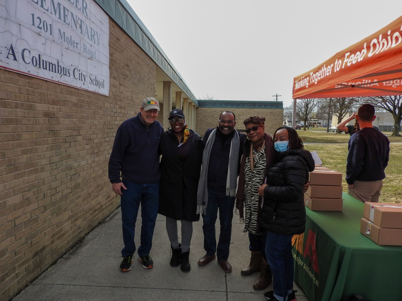 Representative Humphrey collaborates with child Hunger alliance to pass out weekend meal kits to children at Moler Elementary