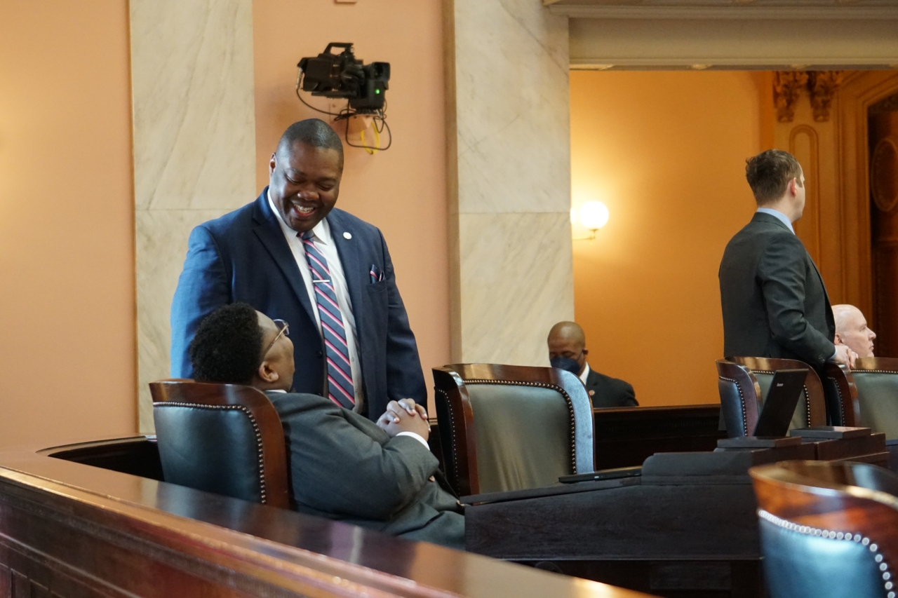 Reps. Rogers and Jarrells before session