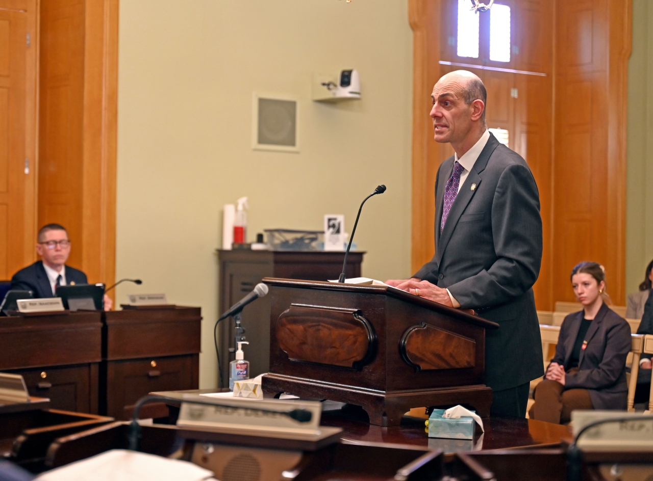 Rep. Thomas gives sponsor testimony in the House Ways and Means Committee on House Bill 105, which places limits on municipal income tax late filing penalties