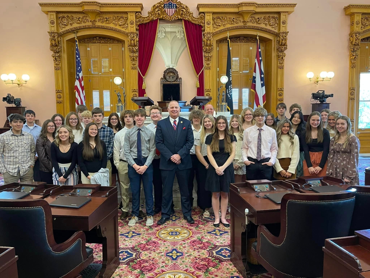 Rep. Barhorst welcomes students from Fairlawn High School in Shelby County to the Statehouse.
