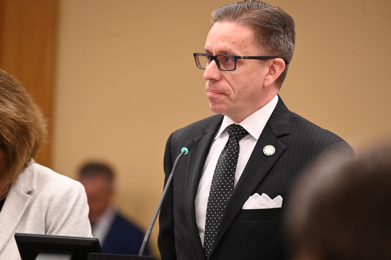 Rep. Dovilla in Committee